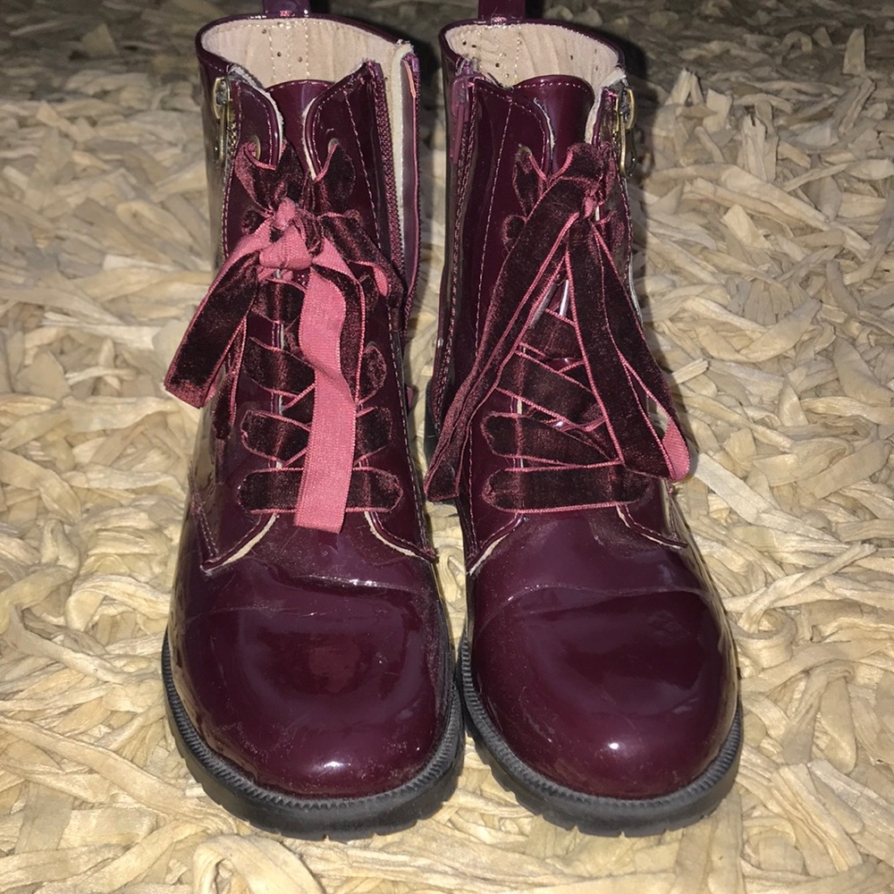 Shoes - Picture 2 of 4
